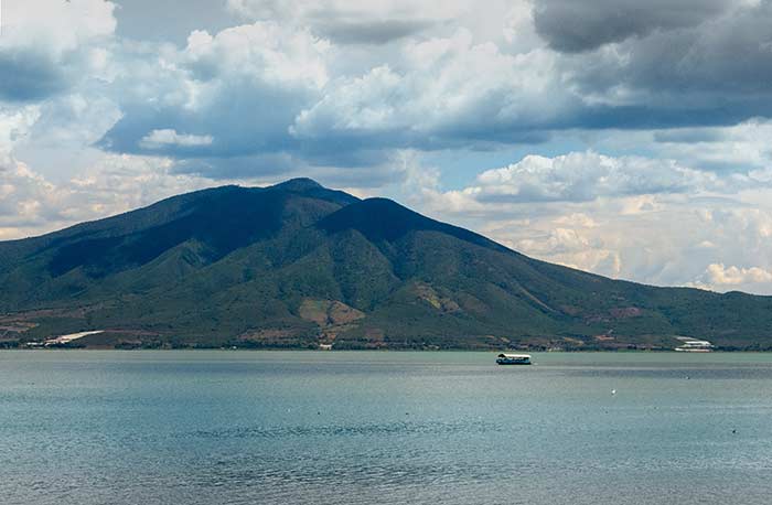 vista panoramica del lago de chapala jalisco en tour